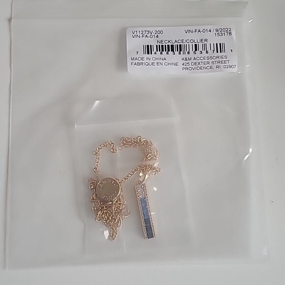 VINCE CAMUTO TRICOLOR STONE PENDANT NECKLACE Color Gold Metallic - Picture 2 of 6